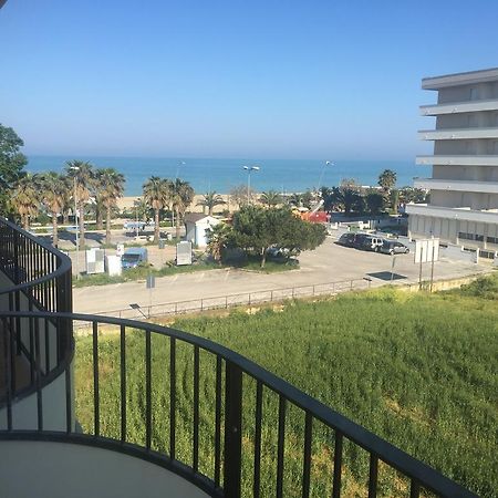 Appartamenti Sul Lungomare Alba Adriatica Ngoại thất bức ảnh
