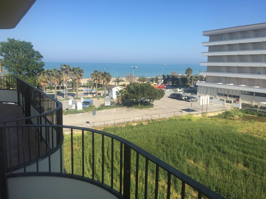 Appartamenti Sul Lungomare Alba Adriatica Ngoại thất bức ảnh